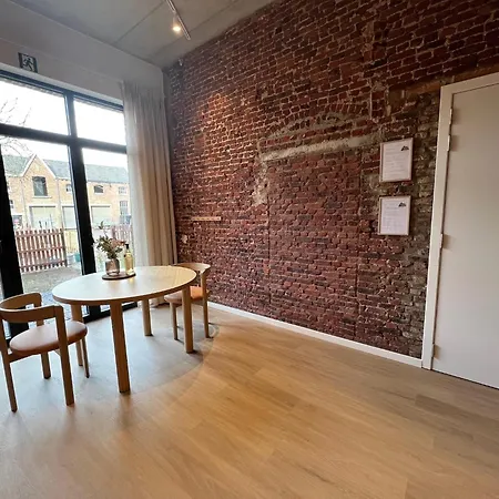 Modern In With Parking *