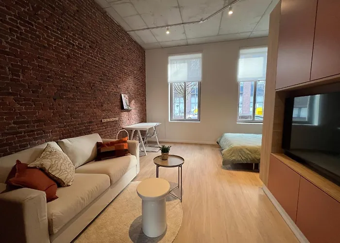 Apartment Modern In With Parking *