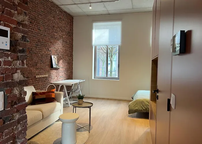 Apartment Modern In With Parking Bree